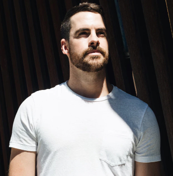 at the left side of page, a little picture representing a chat thumbnail of a guy with a white shirt